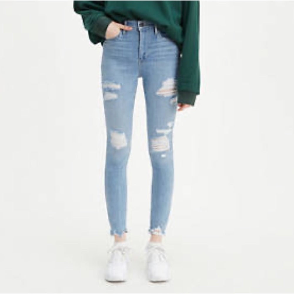 NWT- LEVIS 721 High Rise Skinny Distressed Sculpt Hypersoft Jeans